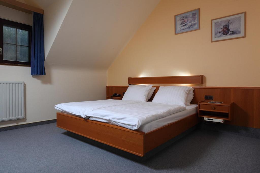 Hotel Sieweburen Luxembourg Room photo